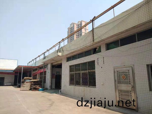 工(gong)廠(chang)一角(jiao)