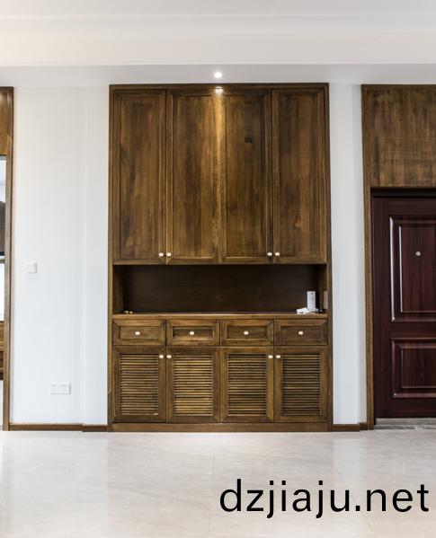 武(wu)漢實(shi)木(mu)衣櫃(gui)定製